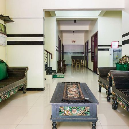 Reddoorz Syariah @ Ketintang Surabaya Hotel Exterior foto
