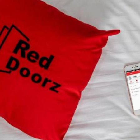 Reddoorz Syariah @ Ketintang Surabaya Hotel Exterior foto