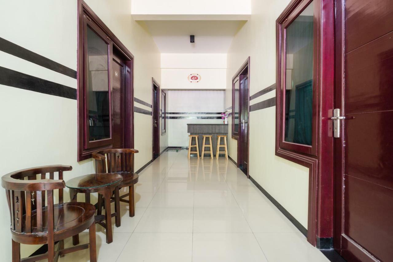 Reddoorz Syariah @ Ketintang Surabaya Hotel Exterior foto