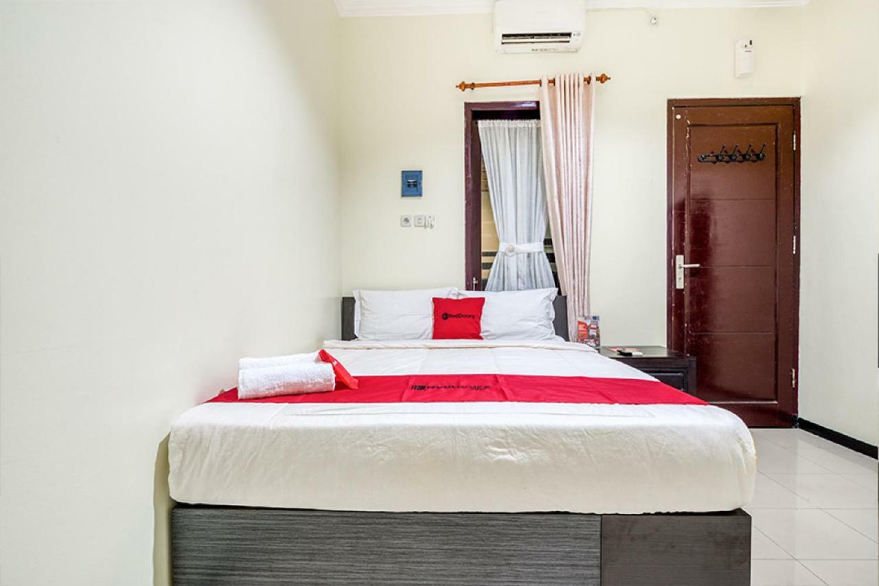 Reddoorz Syariah @ Ketintang Surabaya Hotel Exterior foto